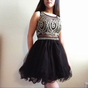 PromGirl Short Black and Gold Homecoming/Prom/ Cocktail/ Quinceañera Dress